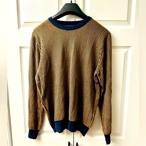 Like new stripped sweater. Size XL
